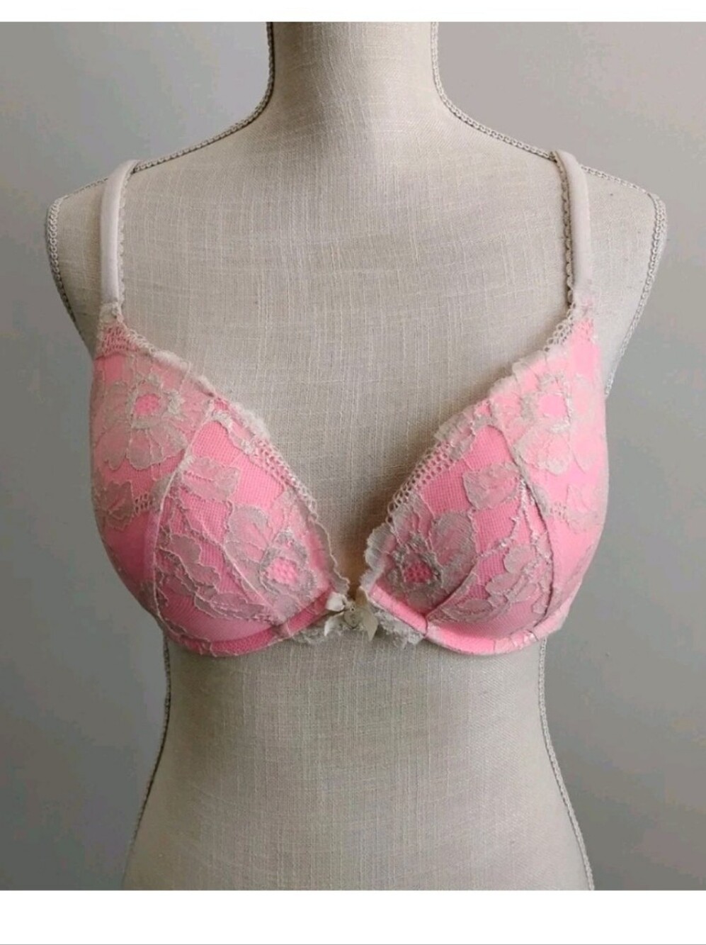 Victoria's Secret Body by Victoria Push-Up Bra Pink Floral Size 38C Women's